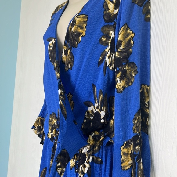 Free People - All The Right Ruffles Bright Blue Floral Short Romper Size Medium - Picture 8 of 13